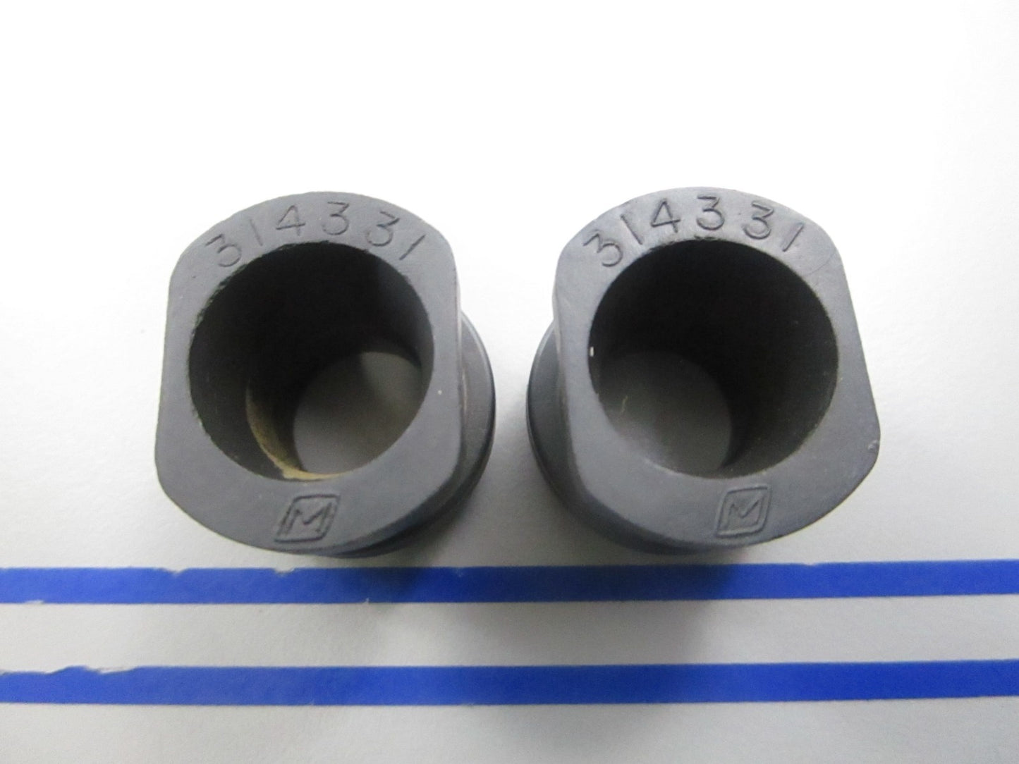NEW OEM (LOT OF 2) 314331 0314331 OMC Johnson Evinrude Grommet 0810