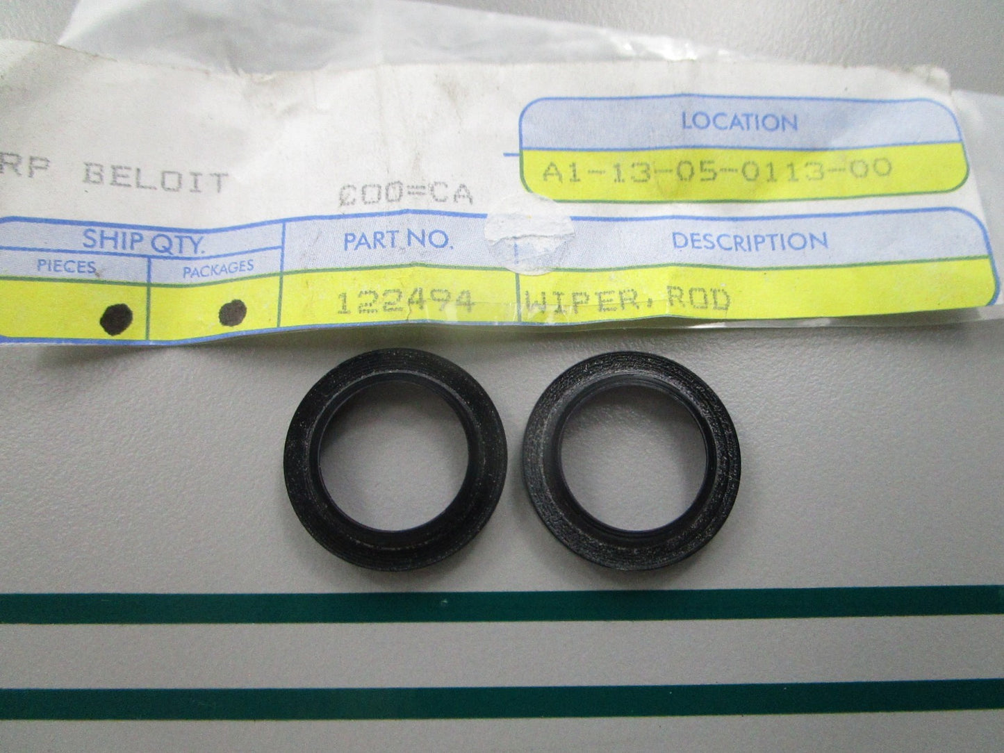 NEW OEM (LOT OF 2) 122494 0122494 OMC Johnson Evinrude Rod Wiper 0810