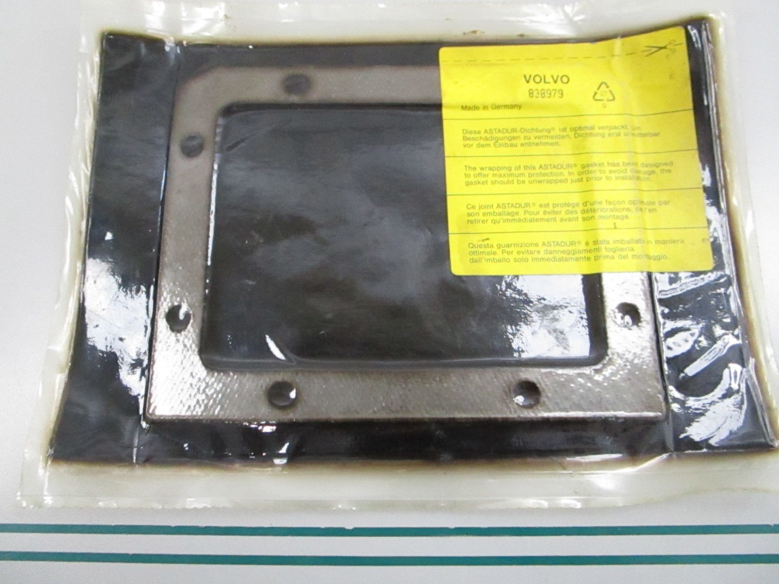 NEW OEM 838979 Volvo Penta Gasket 0810