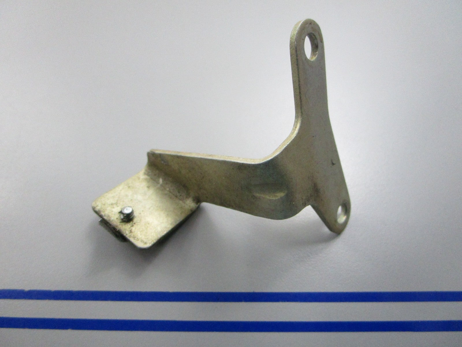 NEW OEM 342496 0342496 OMC Johnson Evinrude Bracket 0810