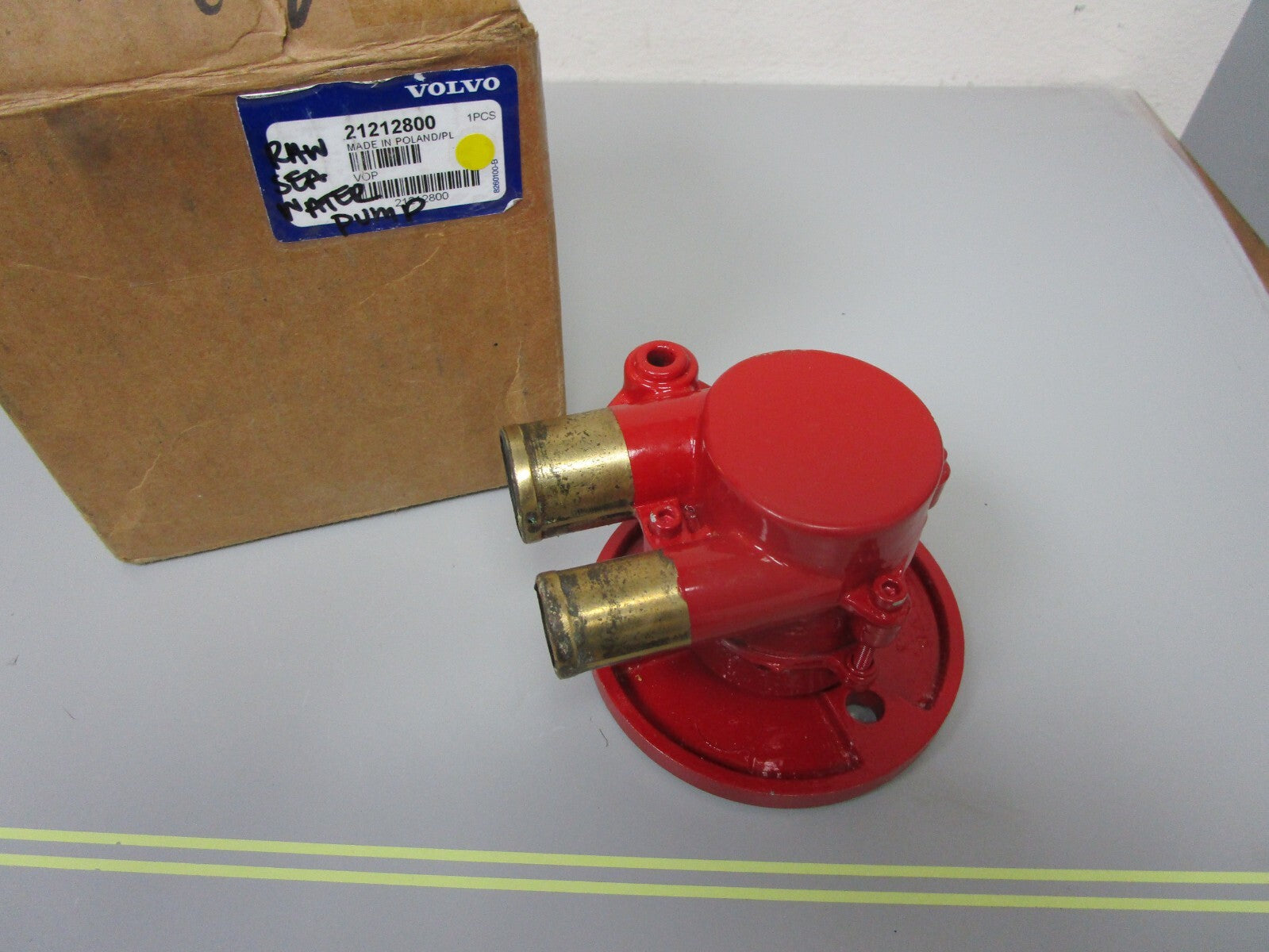 *NEW OEM* 0720 Volvo Penta Raw Sea Water Pump 21212800