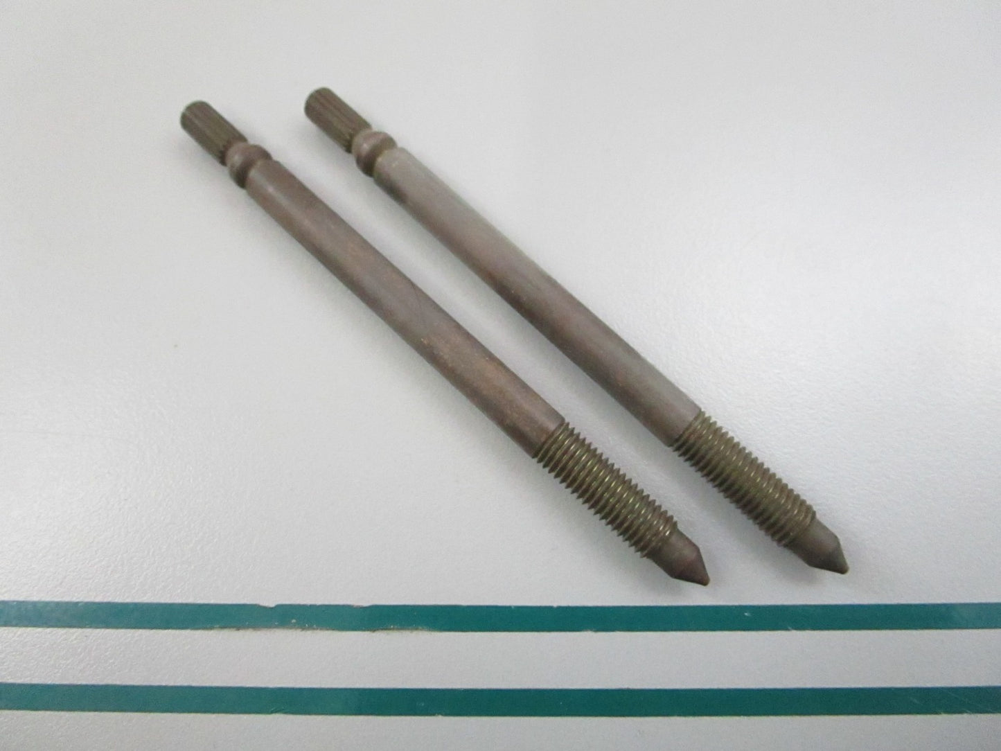 NEW OEM (LOT OF 2) 204699 0204699 OMC Johnson Evinrude Needle Valve 0810
