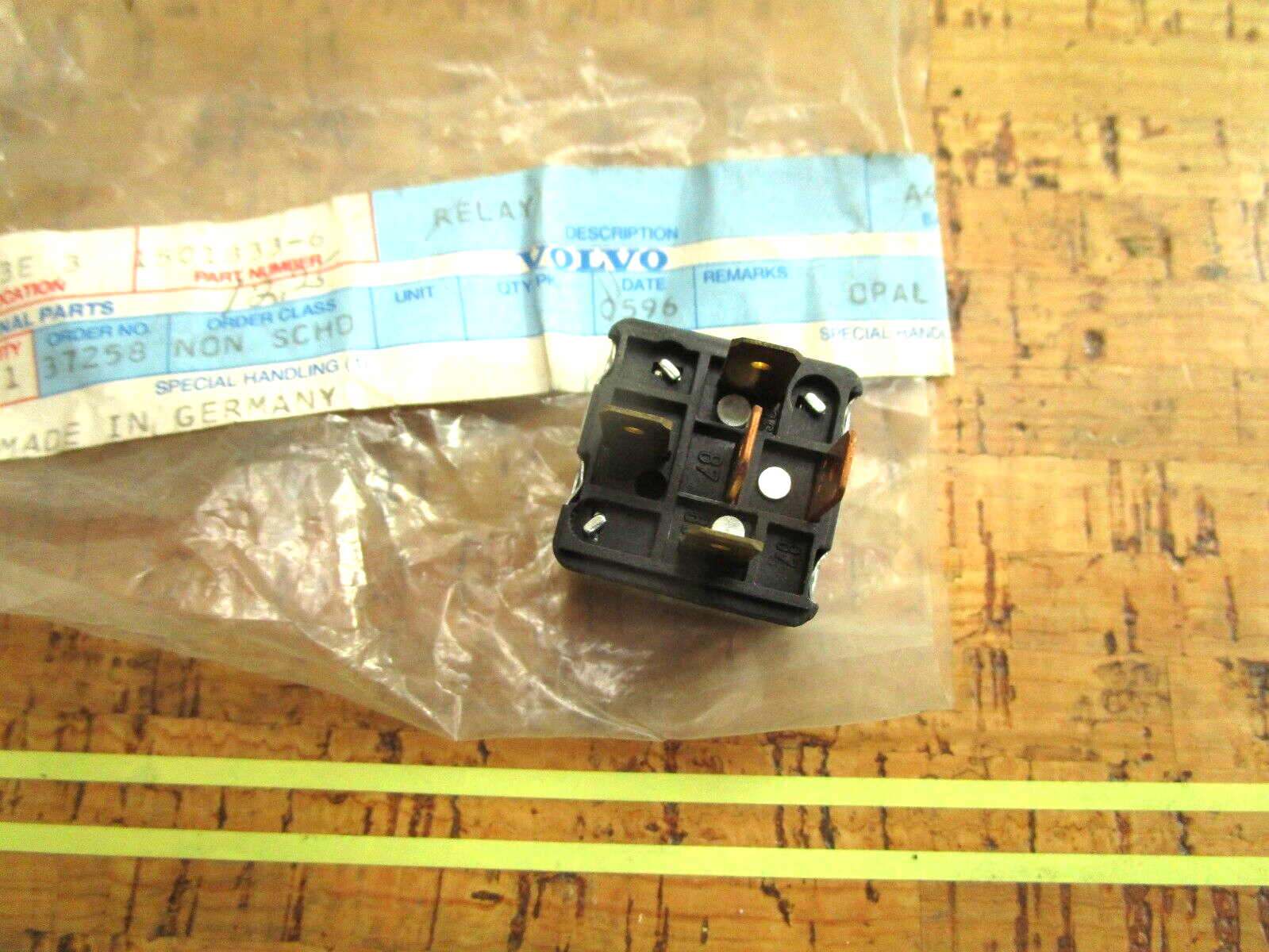*NEW OEM* 0750 Volvo Penta RELAY 1501833