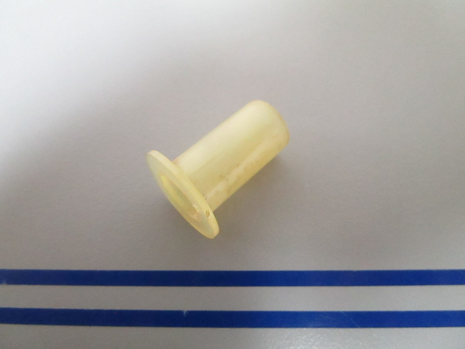 NEW OEM 308370 0308370 OMC Johnson Evinrude Bushing 0810