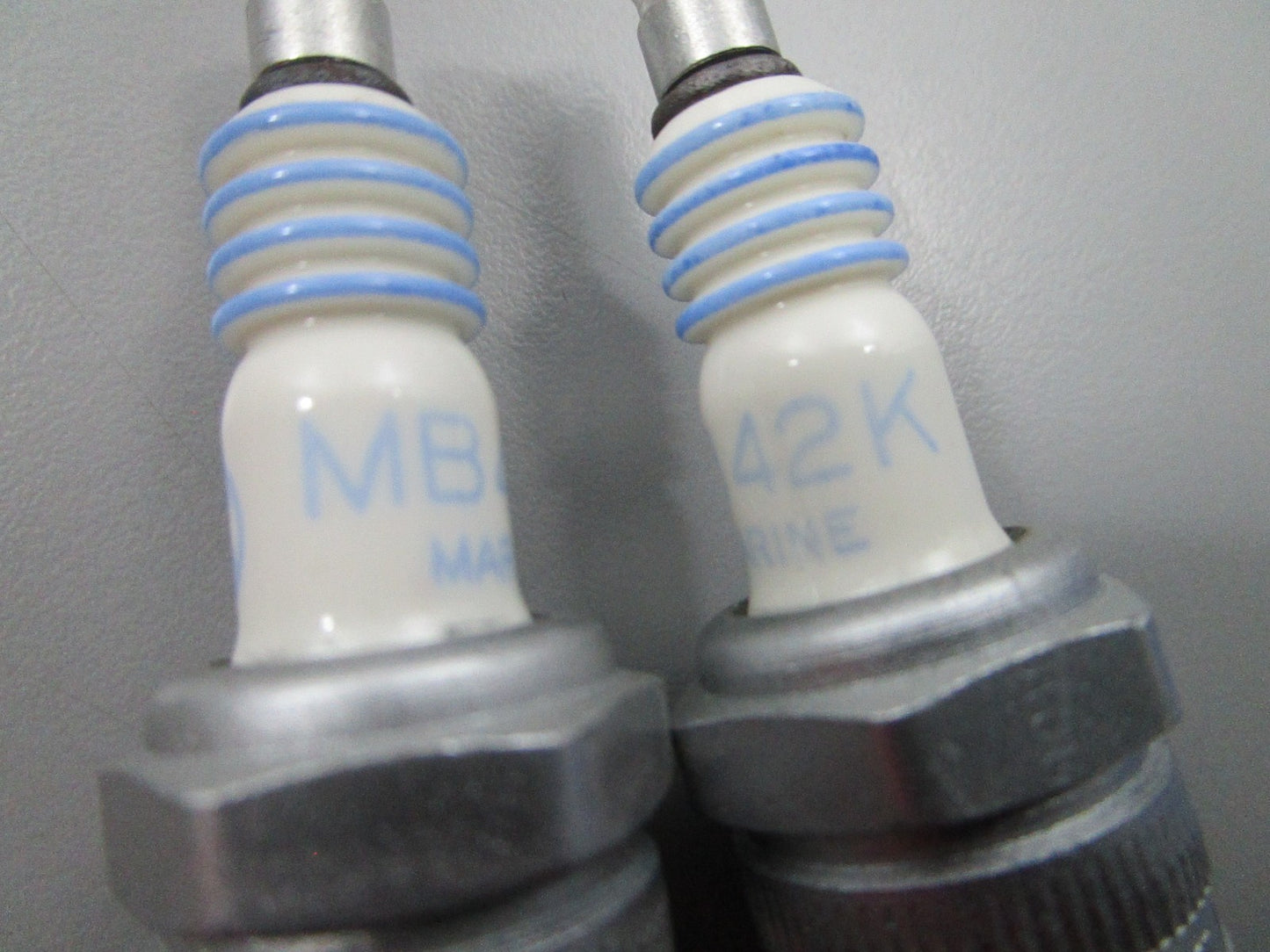 NEW (LOT OF 2) MB42K AC Delco Spark Plug 0810