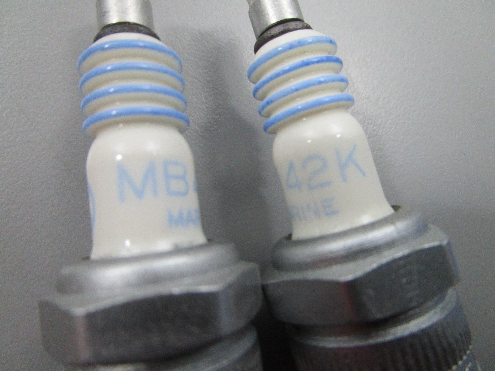 NEW (LOT OF 2) MB42K AC Delco Spark Plug 0810