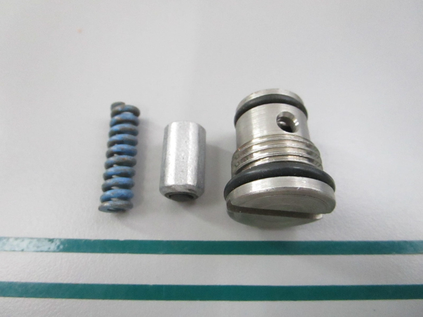 NEW OEM 983799 0983799 OMC Johnson Evinrude Housing Valve Stopper Kit 0810