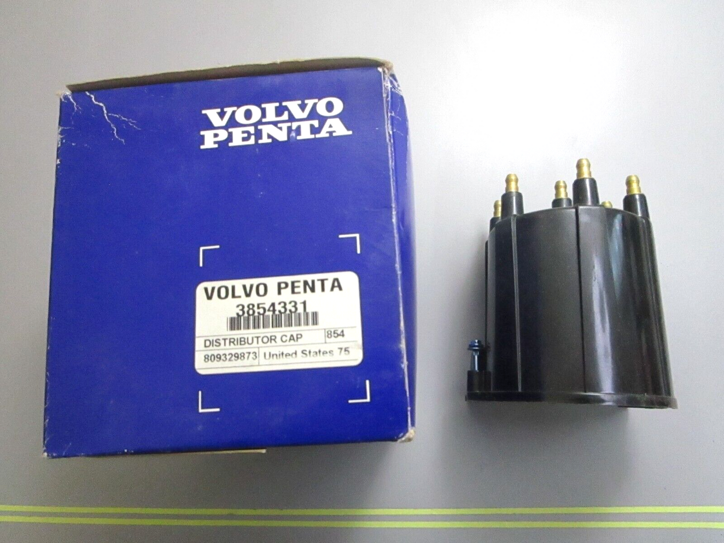 *NEW OEM* 0810 Volvo Penta Distributor Cap 3854331