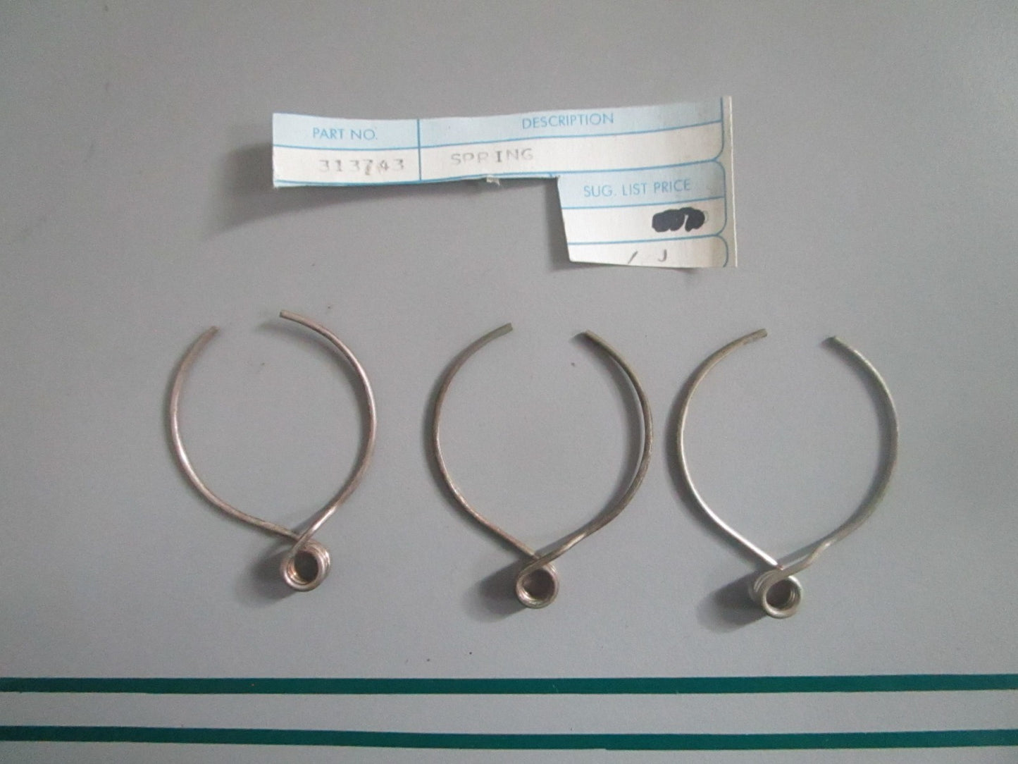 NEW OEM (LOT OF 3) 313743 0313743 OMC Johnson Evinrude Spring 0820