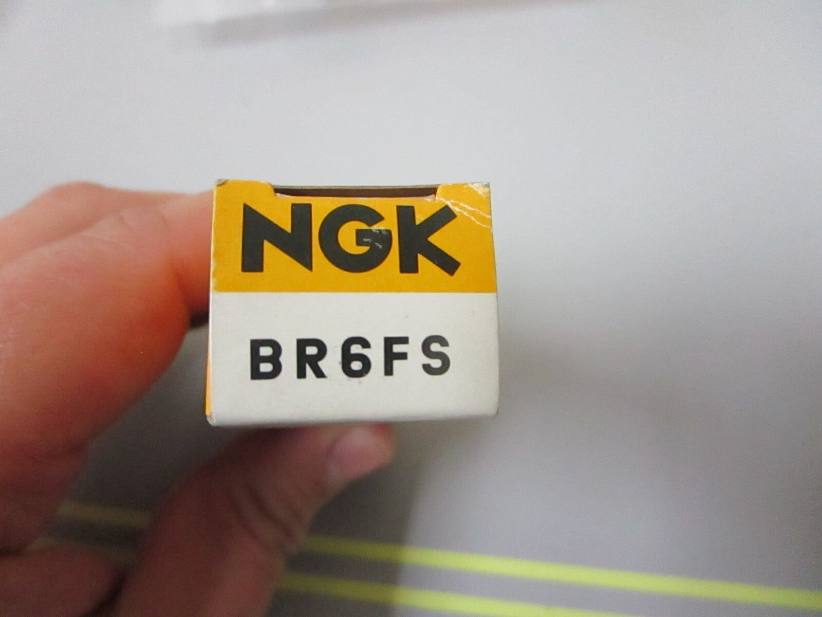 *NEW* 0810 NGK Spark Plug BR6FS