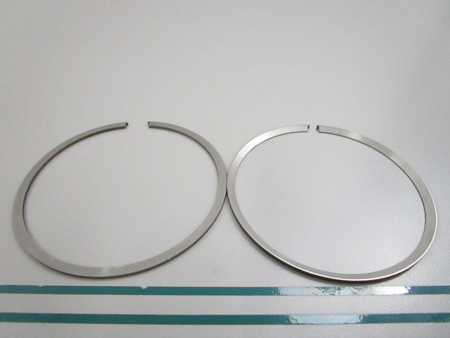 NEW OEM 385666 0385666 OMC Johnson Evinrude 2 Piston Ring Set 0810