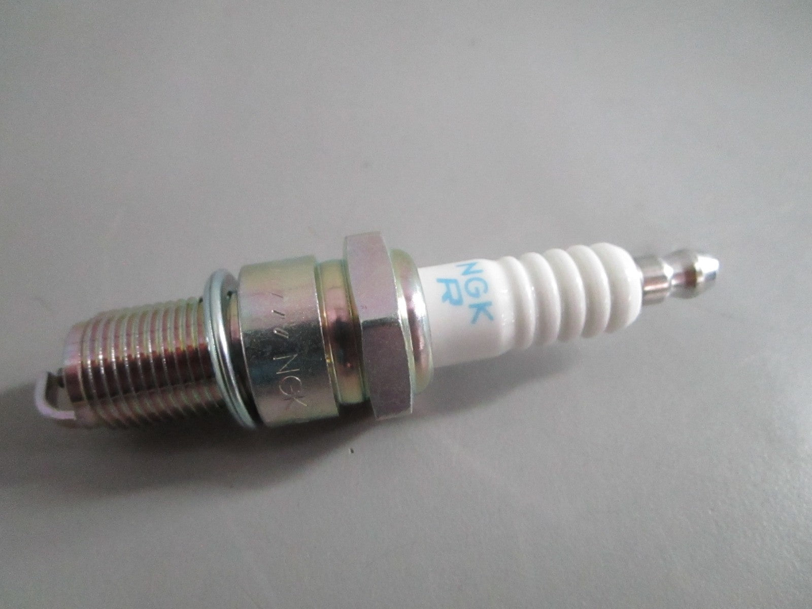 NEW OEM (LOT OF 6) BPR5ES NGK Spark Plug 0820
