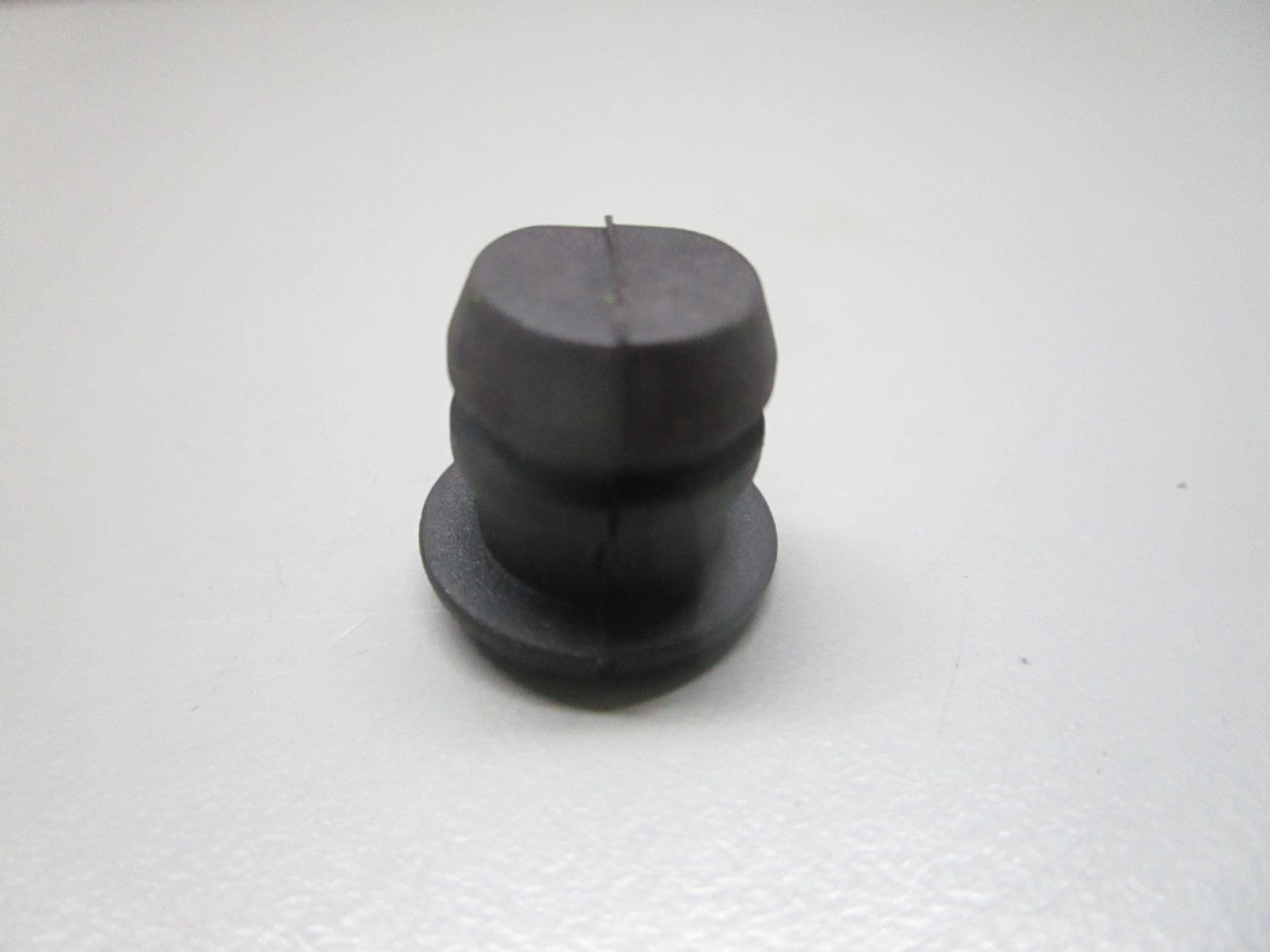 *NEW OEM* 0820 OMC Johnson Evinrude Plug 341231 0341231