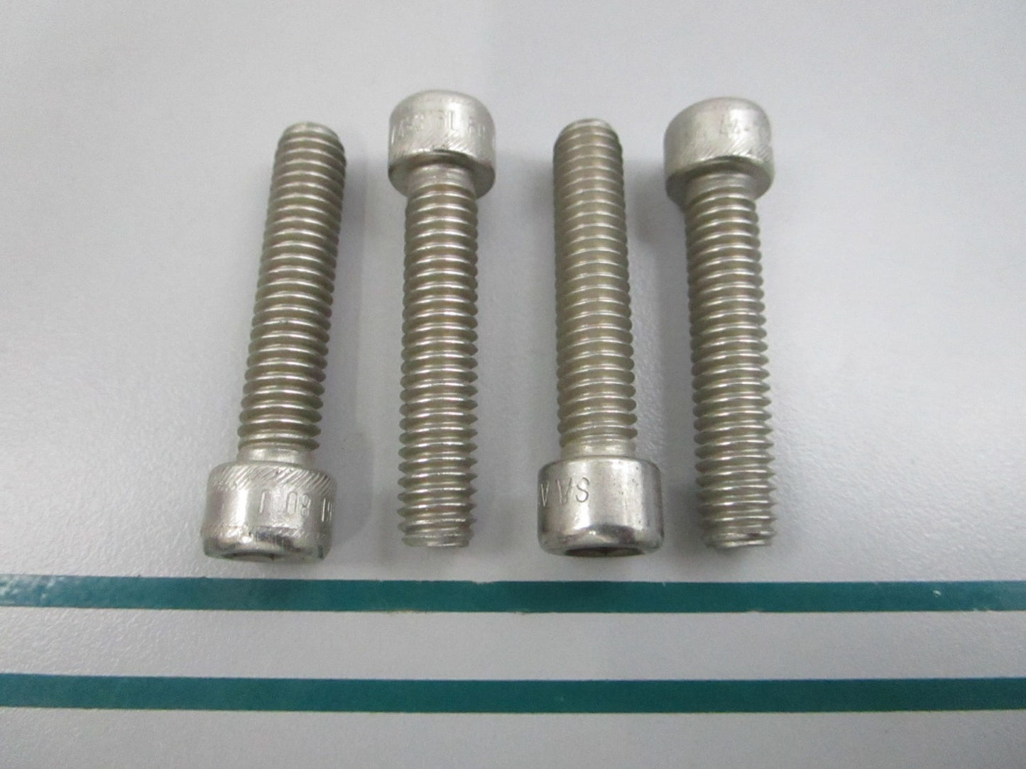 NEW OEM (LOT OF 4) 959440 Volvo Penta Screw 0810