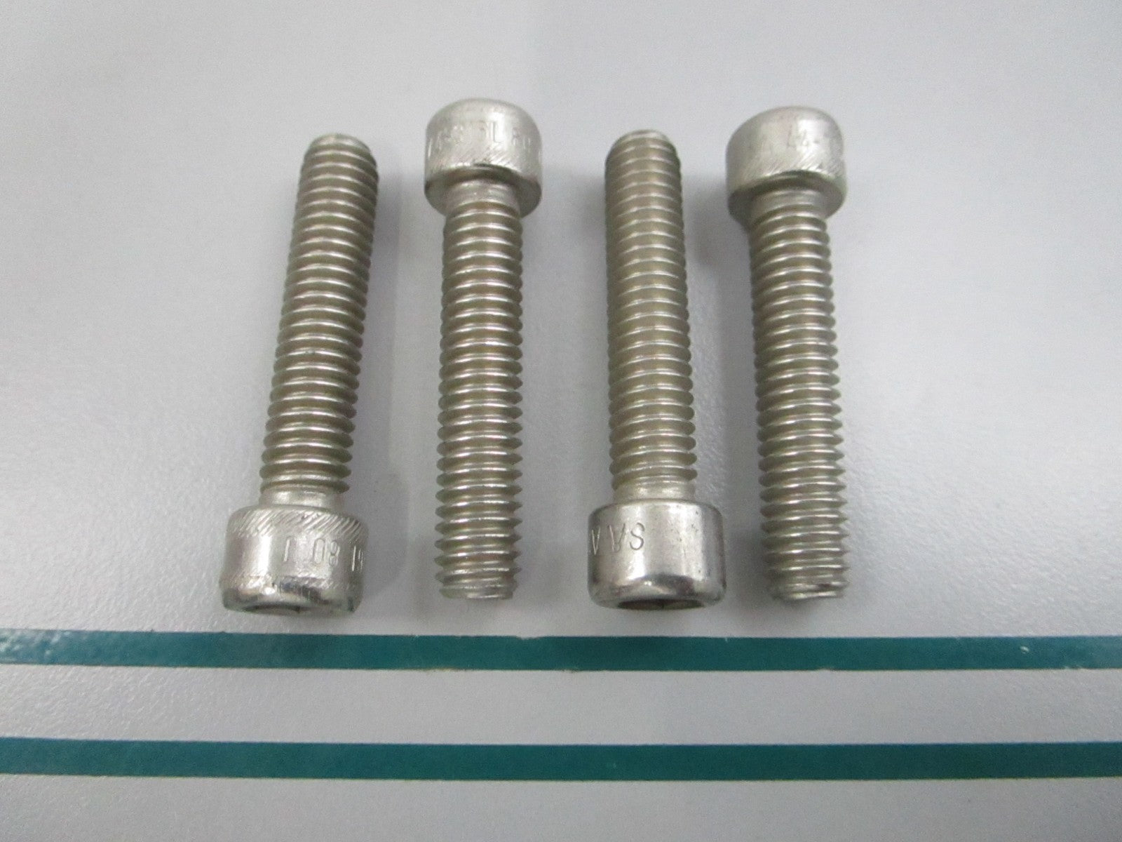 NEW OEM (LOT OF 4) 959440 Volvo Penta Screw 0810
