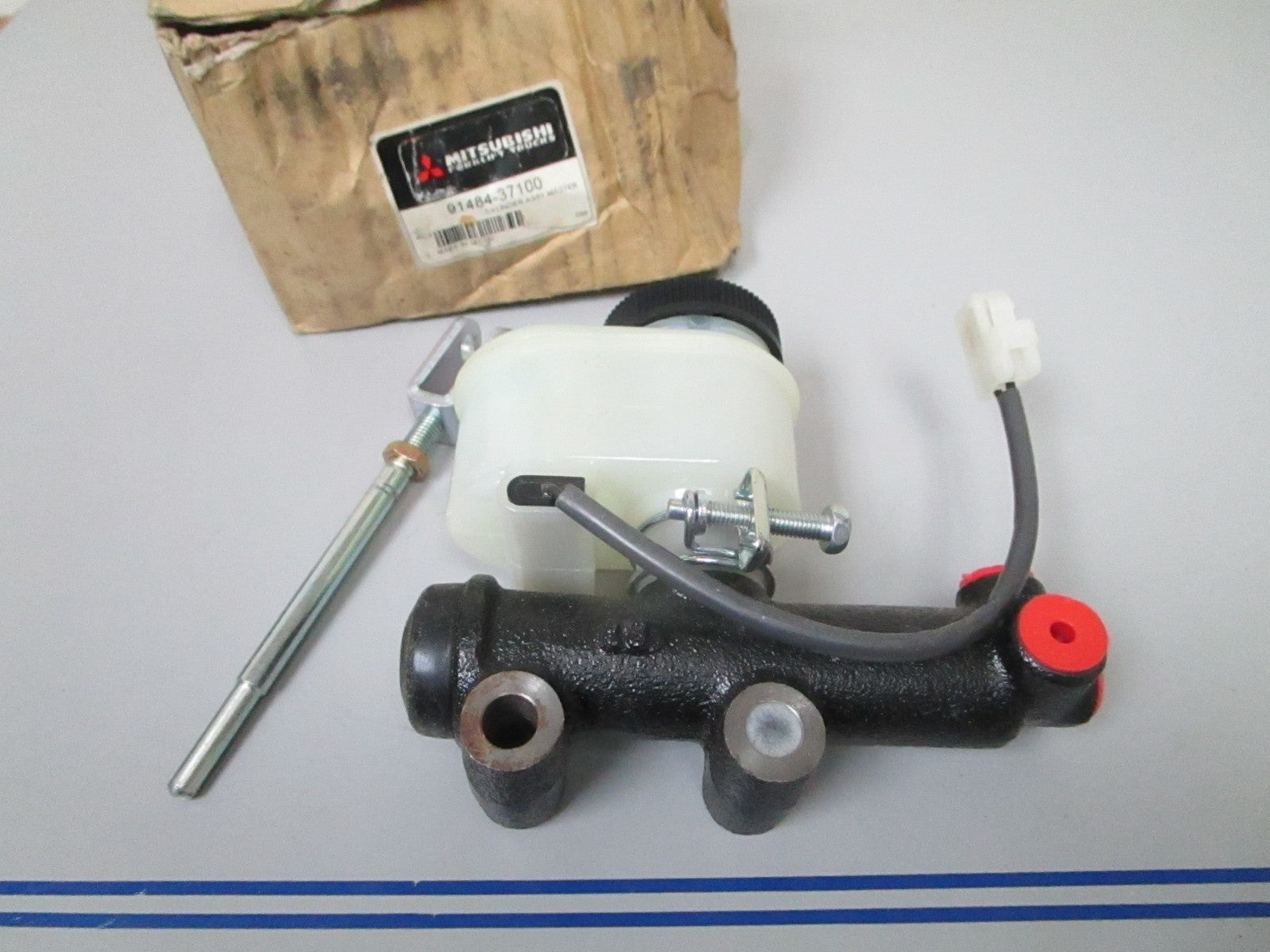 *NEW OEM* 0720 Mitsubishi Caterpillar Forklift Master Cylinder 91484-37100
