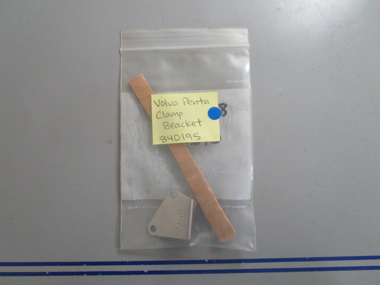 *NEW OEM* 0810 Volvo Penta Clamp Bracket 840195
