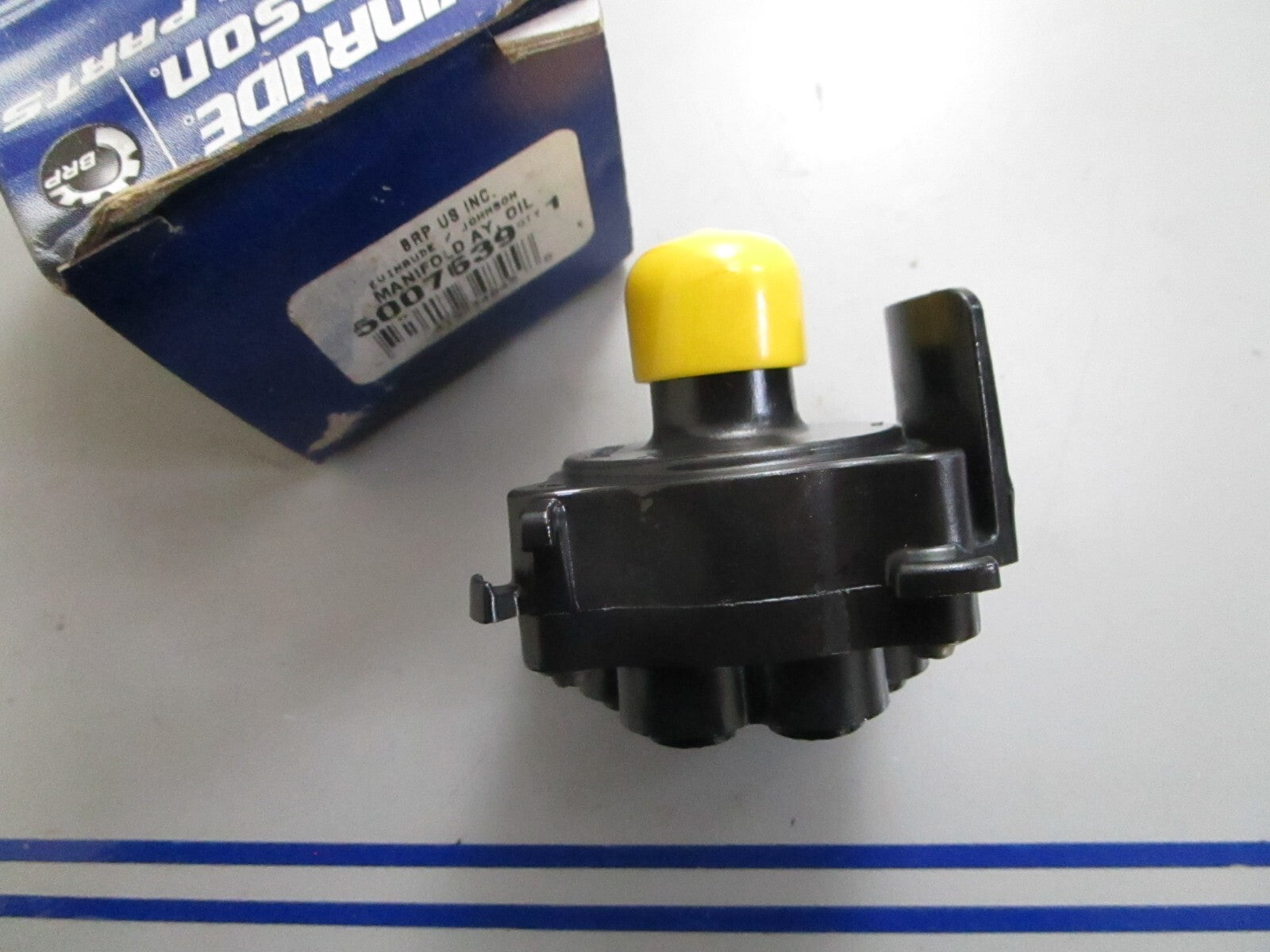*NEW OEM* 0820 OMC Johnson Evinrude Oil Manifold Ay 5007639