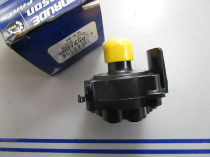*NEW OEM* 0820 OMC Johnson Evinrude Oil Manifold Ay 5007639