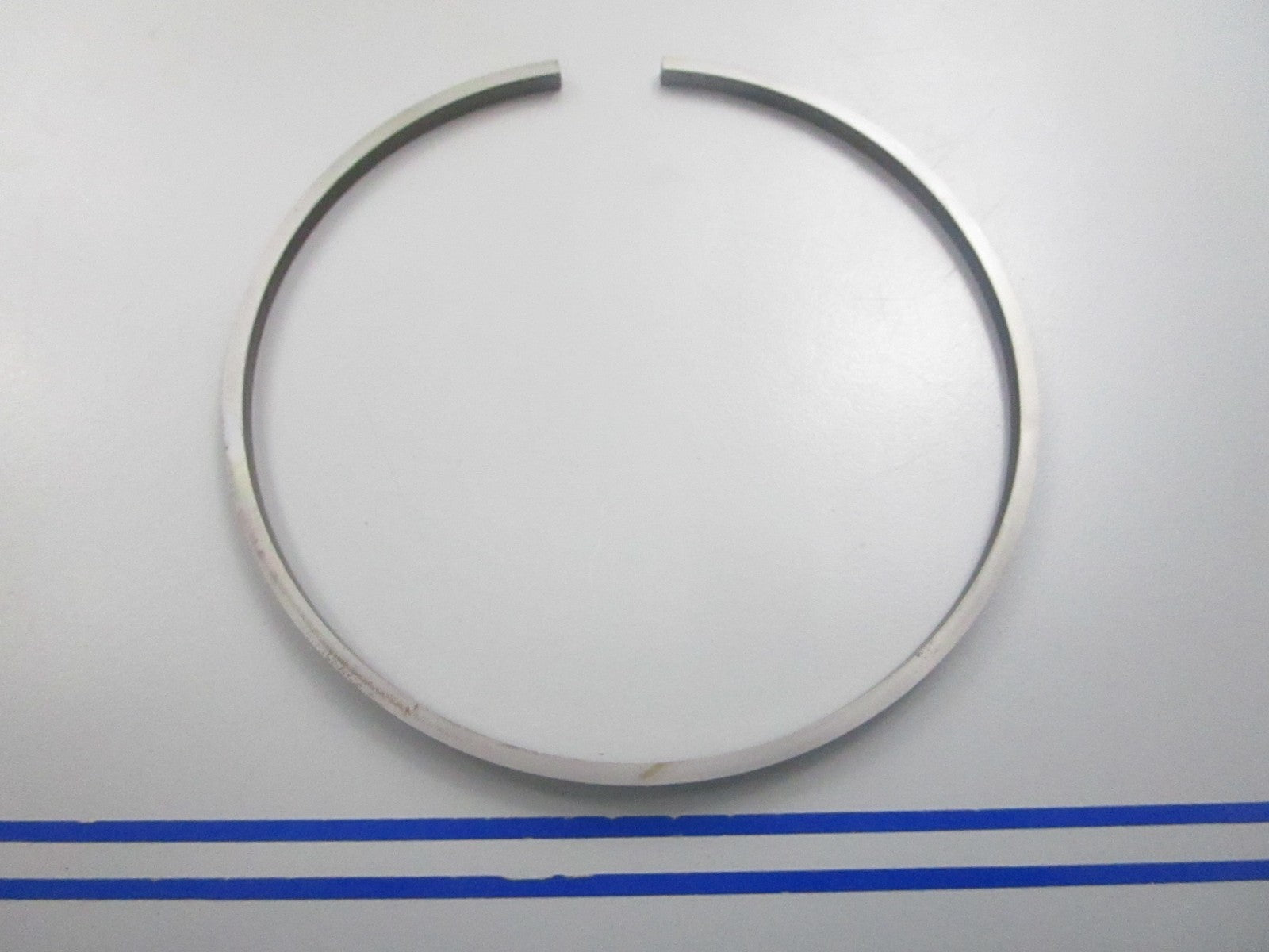 NEW OEM 323749 0323749 OMC Johnson Evinrude Ring 0810