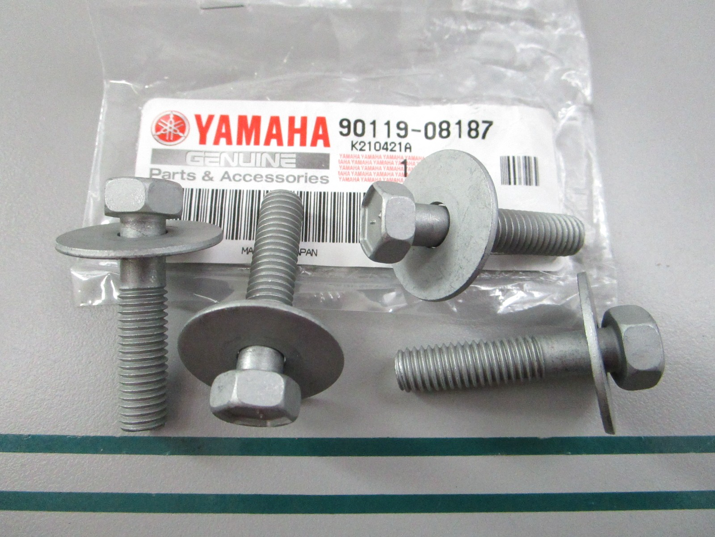 NEW OEM (LOT OF 4) 90119-08187-00 Yamaha Bolt w/ Washer 0810