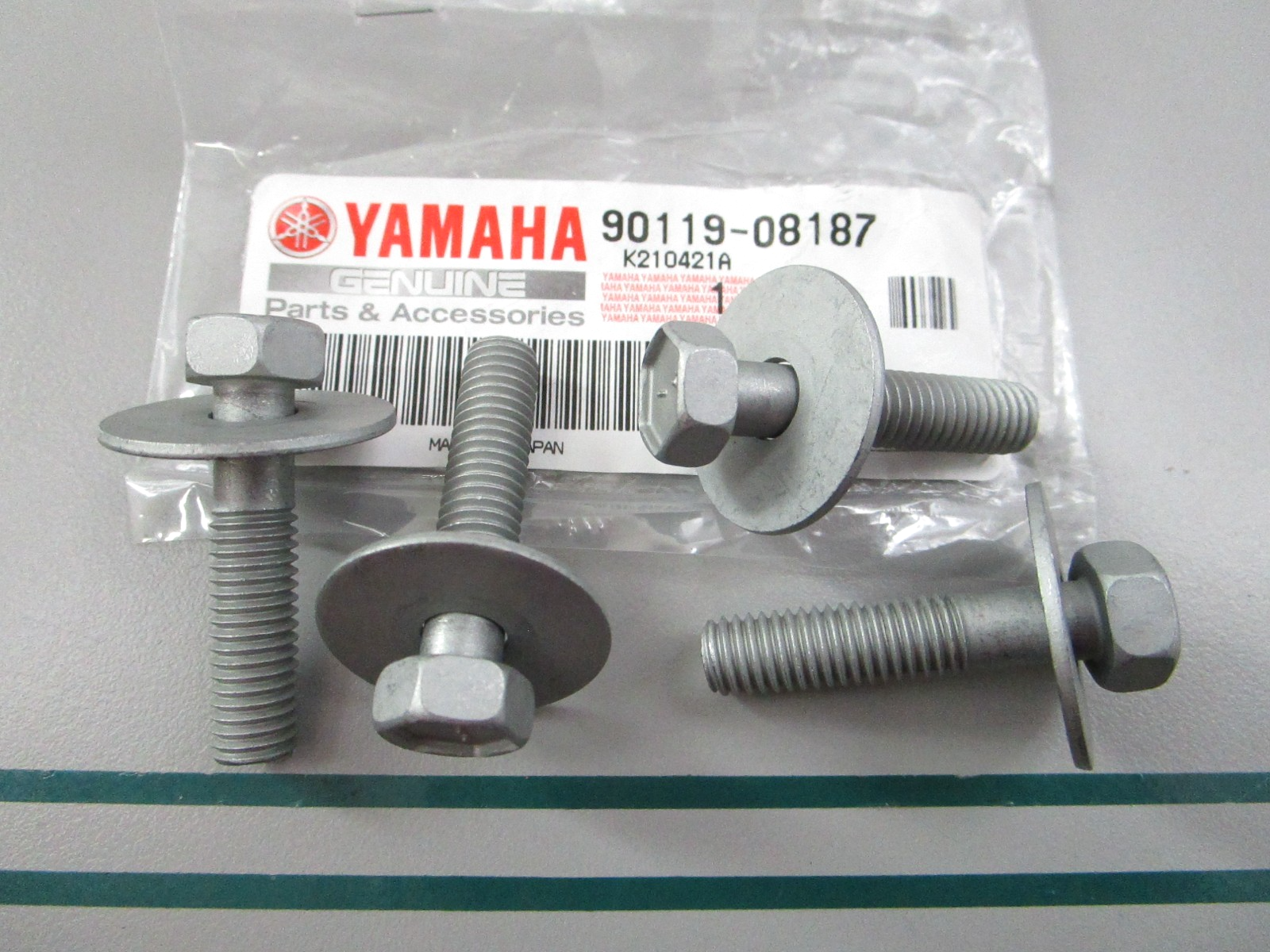 NEW OEM (LOT OF 4) 90119-08187-00 Yamaha Bolt w/ Washer 0810