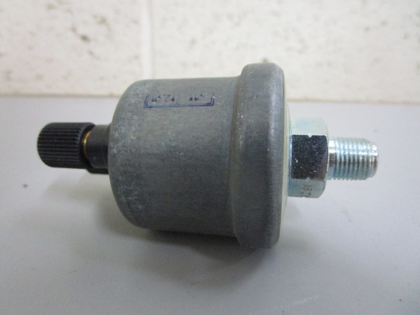 *NEW OEM* 0820 Volvo Penta Oil Pressure Sensor 843231