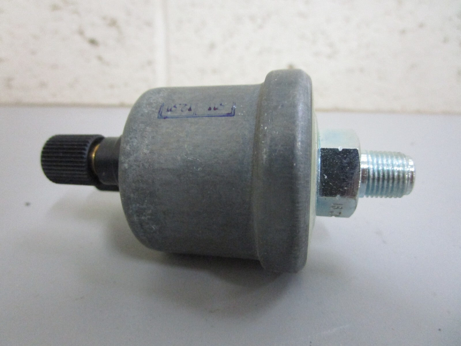 *NEW OEM* 0820 Volvo Penta Oil Pressure Sensor 843231