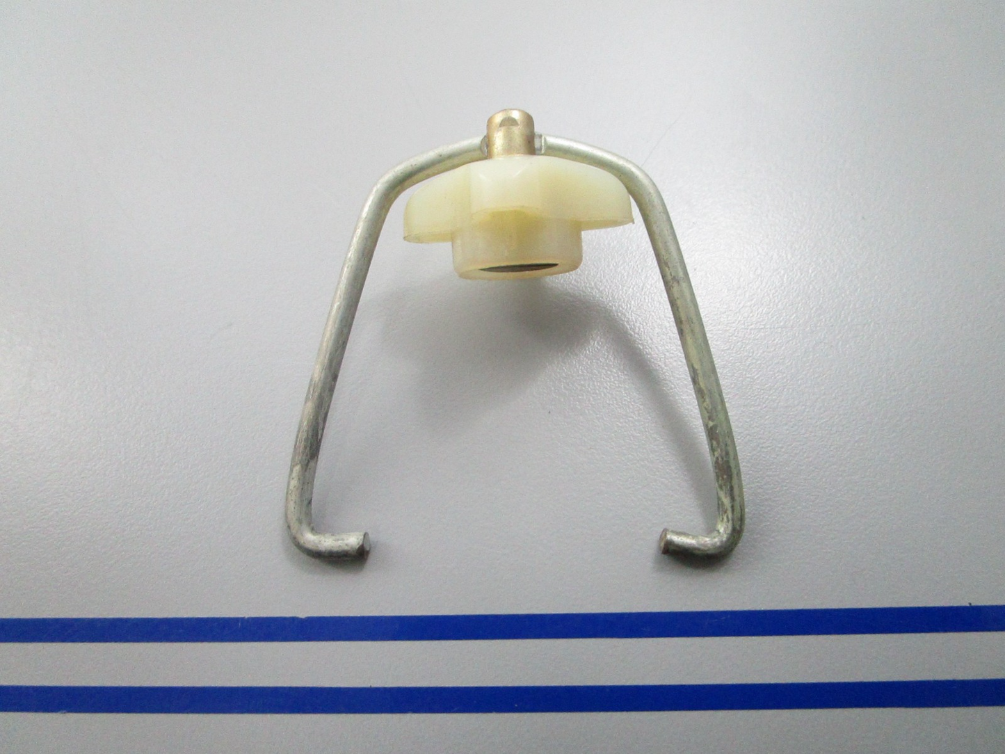 *NEW OEM* 0810 OMC Johnson Evinrude Yoke & Nut 377600 0377600