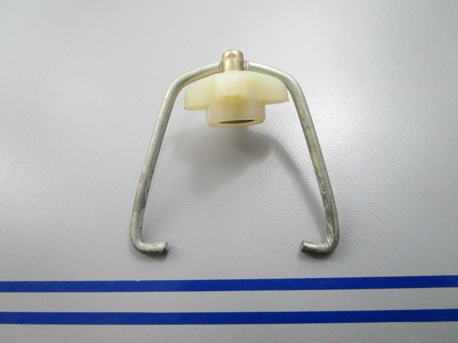 *NEW OEM* 0810 OMC Johnson Evinrude Yoke & Nut 377600 0377600