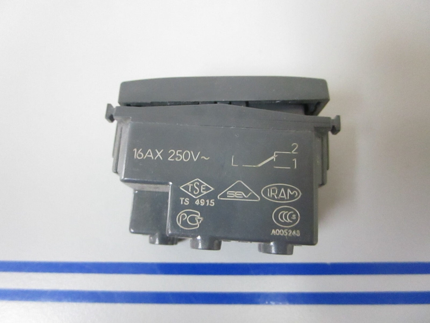 *NEW* (LOT OF 2) 0810 Vimar Eikon Rocker Switch 20005