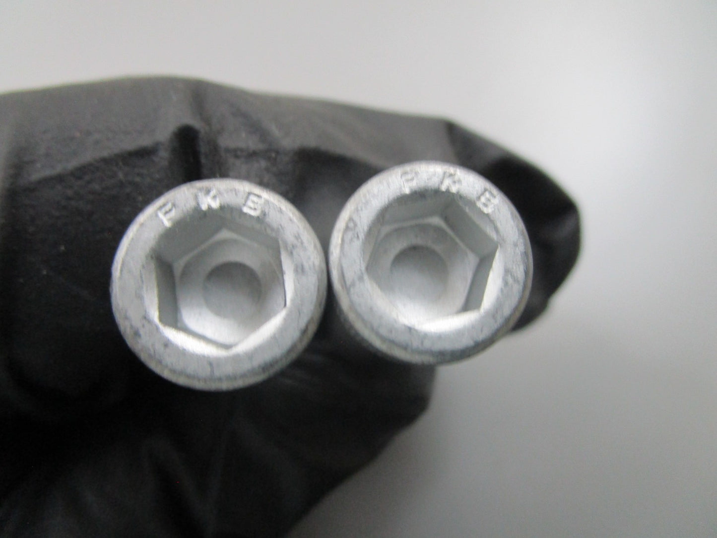 *NEW OEM* 0810 Volvo Penta Hex Socket Screw 956590