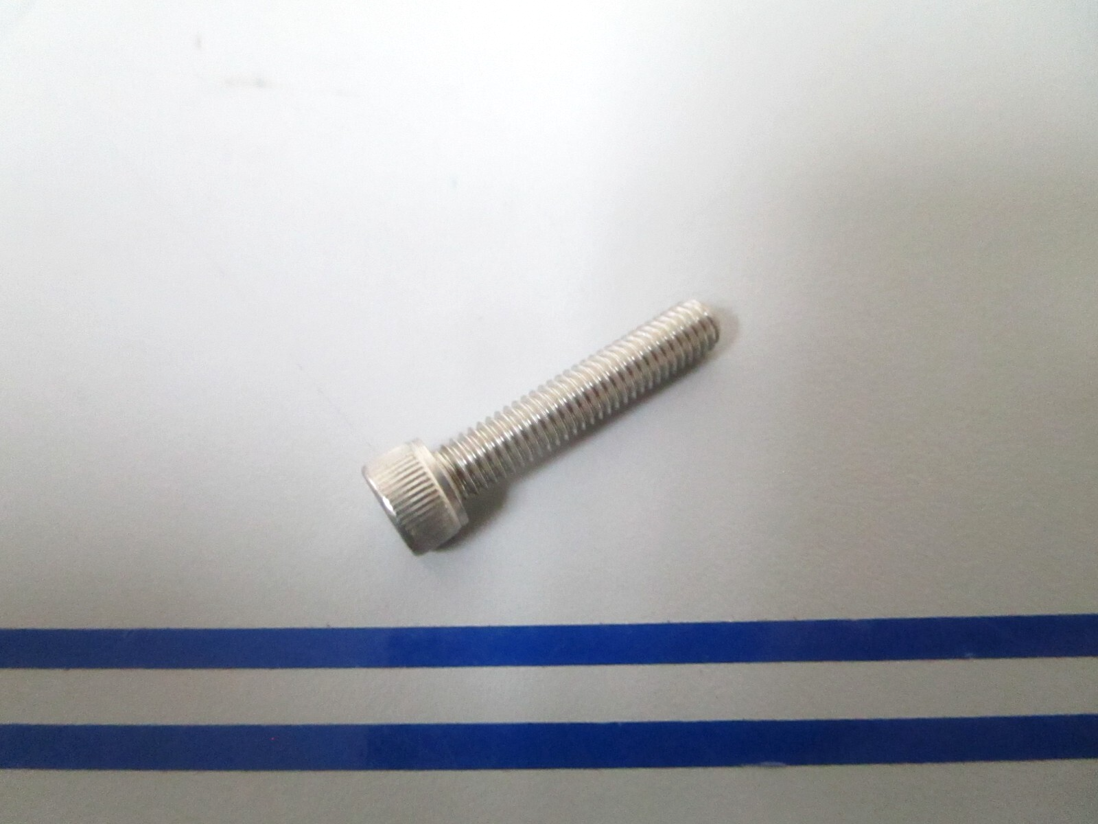 *NEW OEM* 0810 Mercury Quicksilver Screw 846500