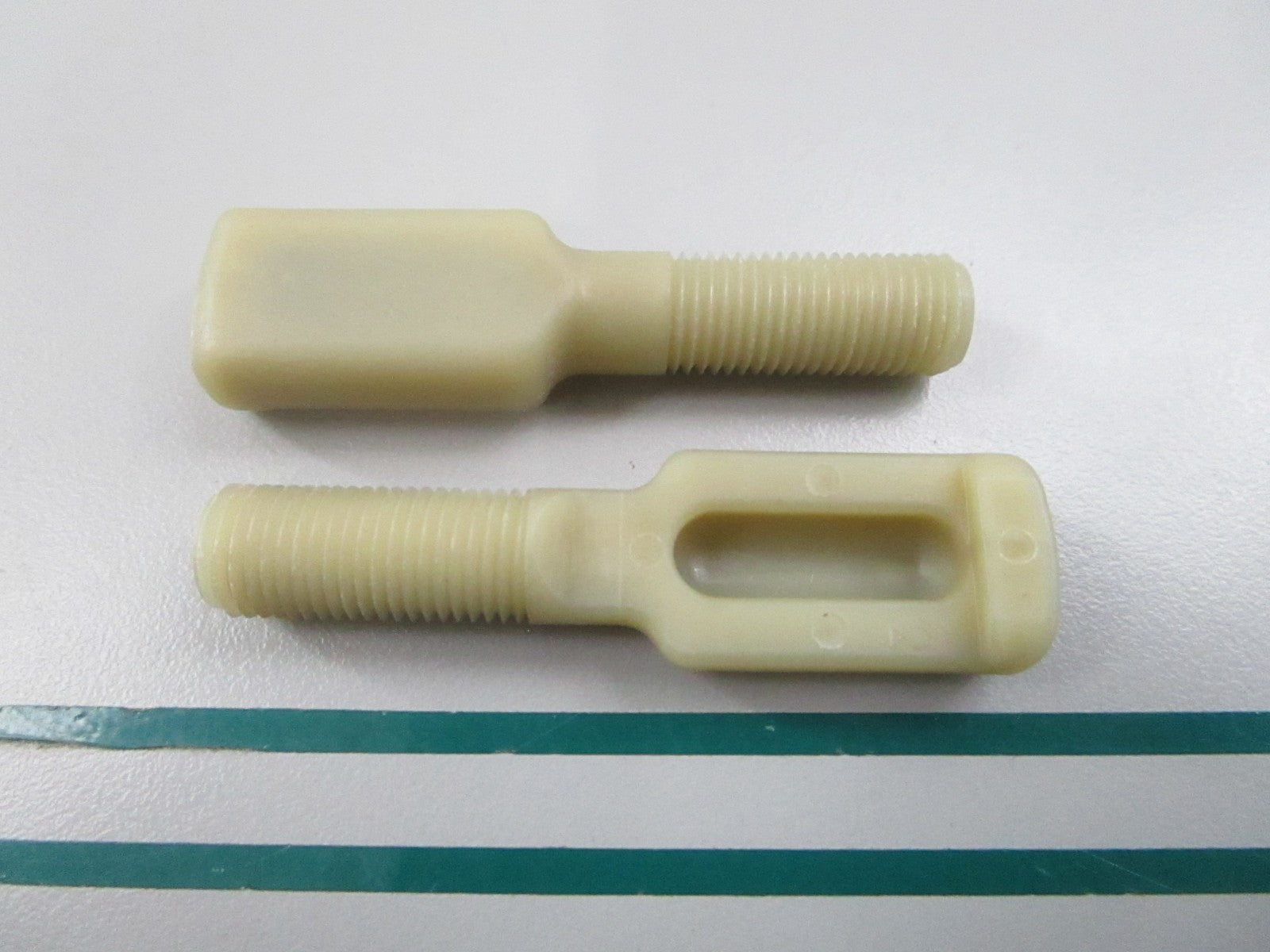 NEW OEM (LOT OF 2) 321996 0321996 OMC Johnson Evinrude Adjustment Screw 0810