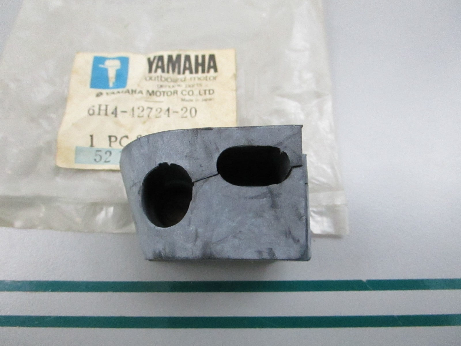 NEW OEM 6H4-42724-20-00 Yamaha Grommet 0810