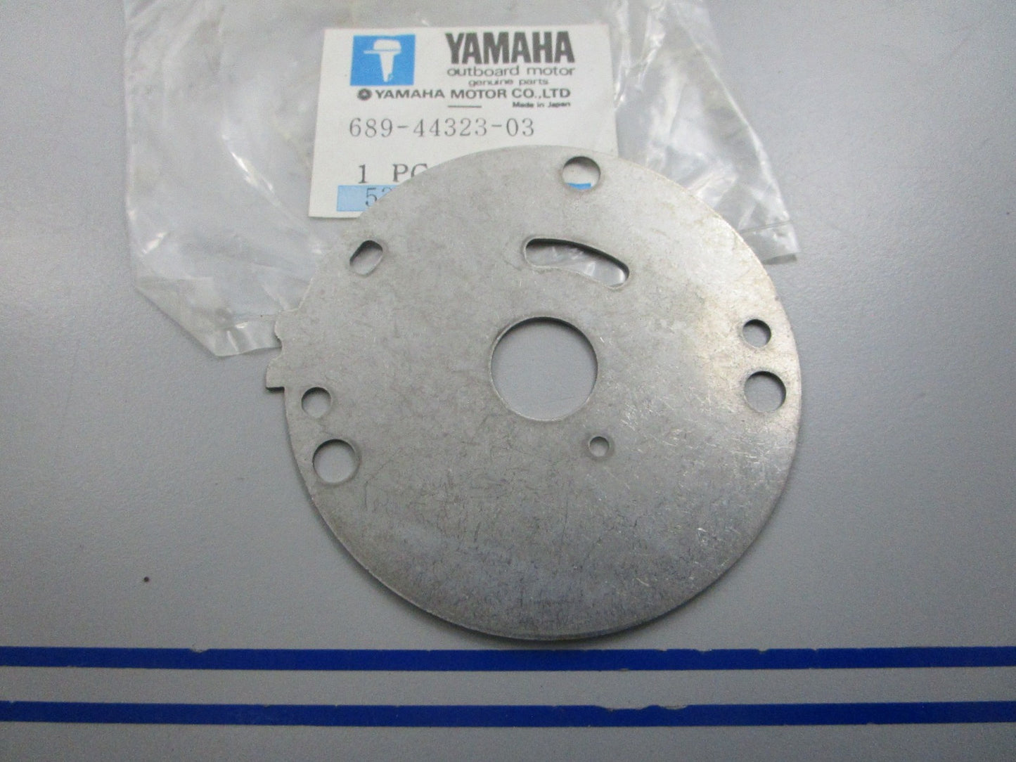 NEW OEM 689-44323-03-00 Yamaha Outer Plate 0810
