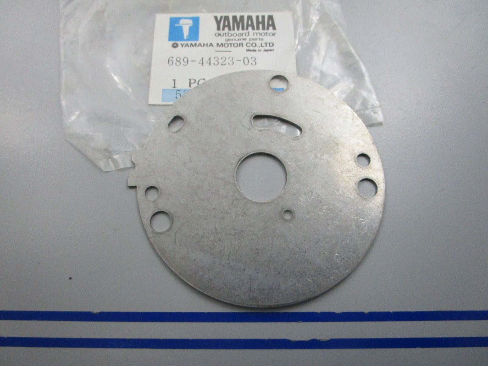 NEW OEM 689-44323-03-00 Yamaha Outer Plate 0810