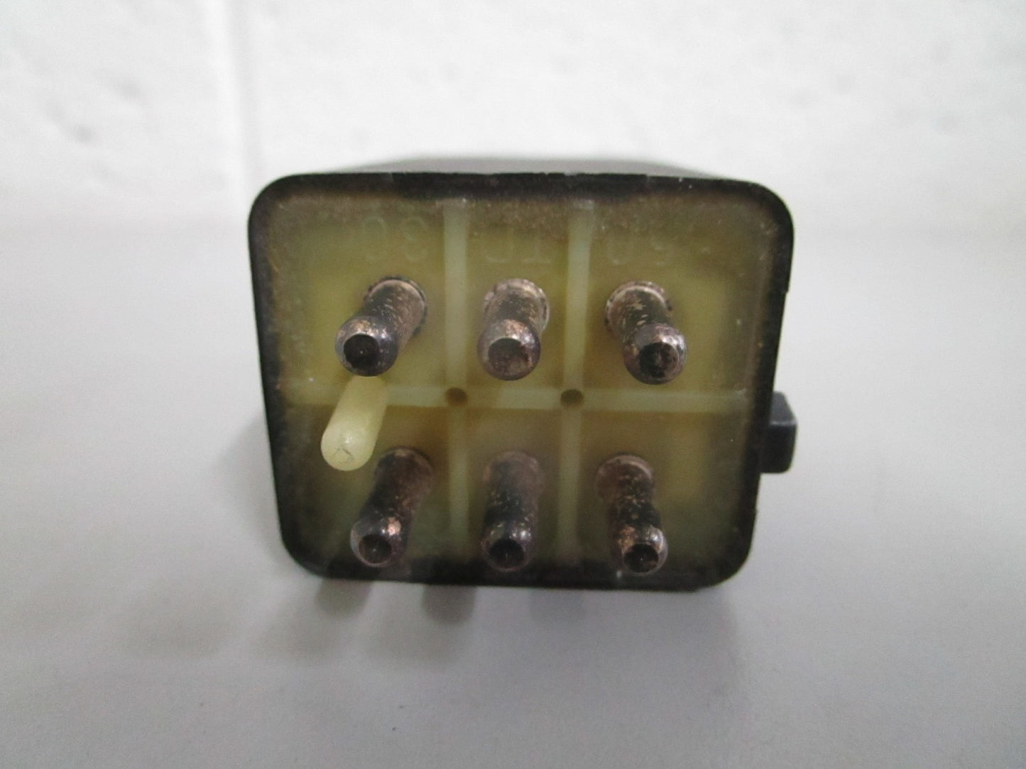 NEW OEM 0015450605 Mercedes-Benz Fuel Pump Relay 0820