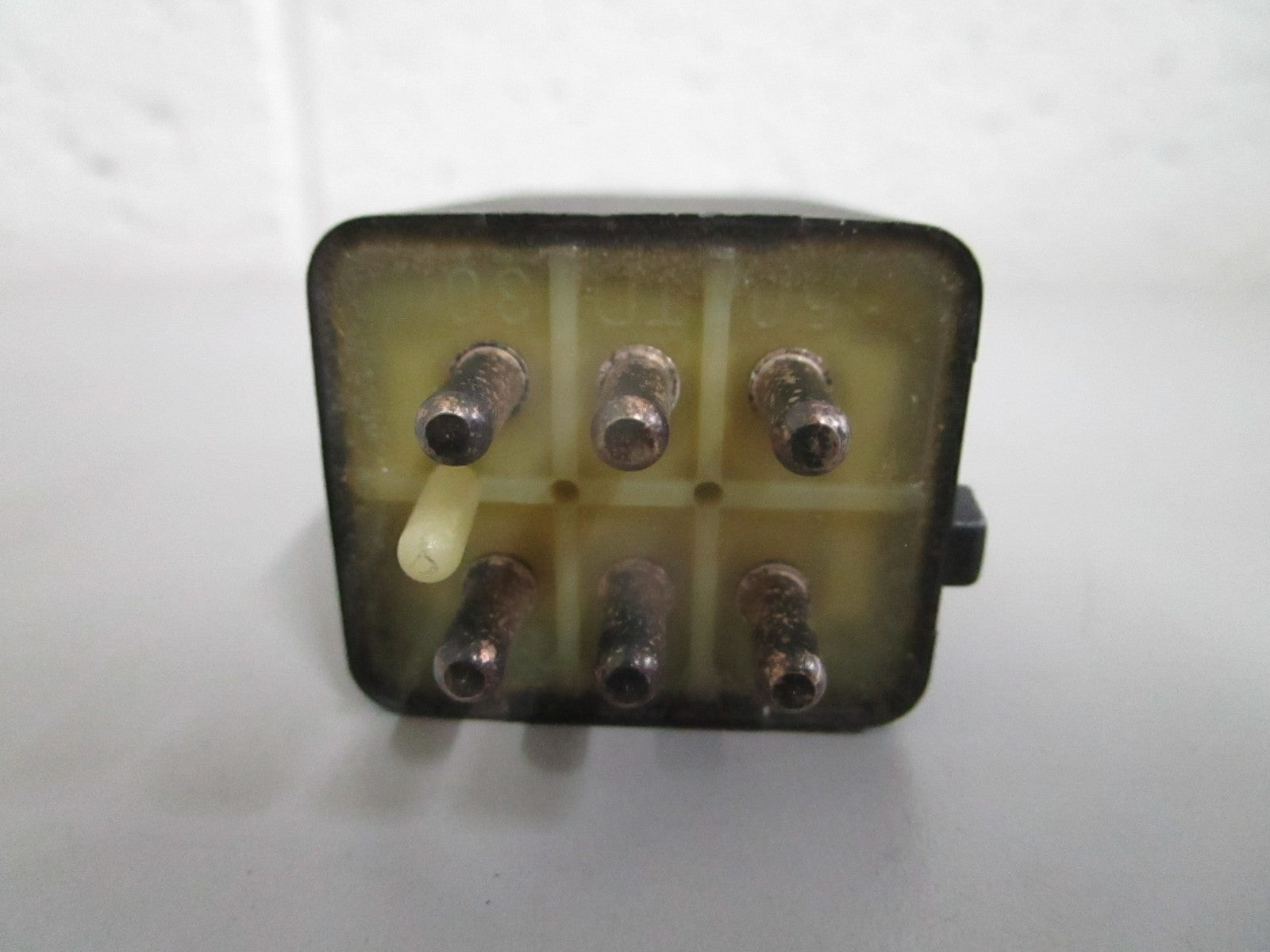 NEW OEM 0015450605 Mercedes-Benz Fuel Pump Relay 0820