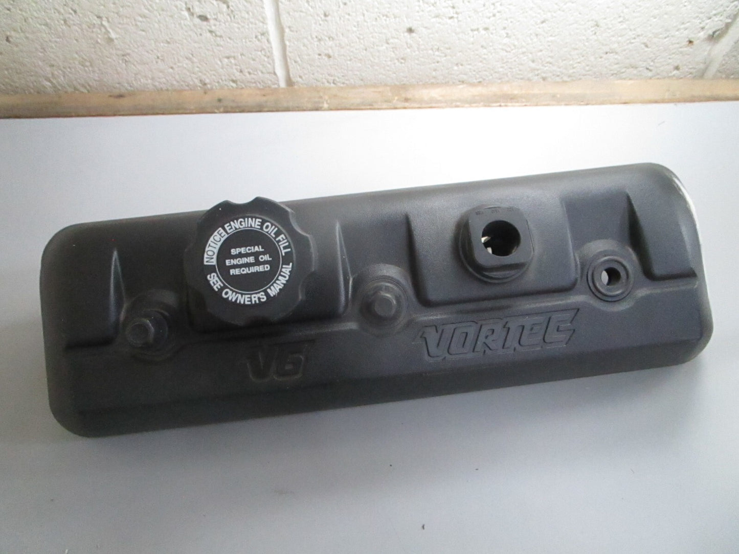 *NEW OEM* 0820 GM Rocker Arm Cover 12554256