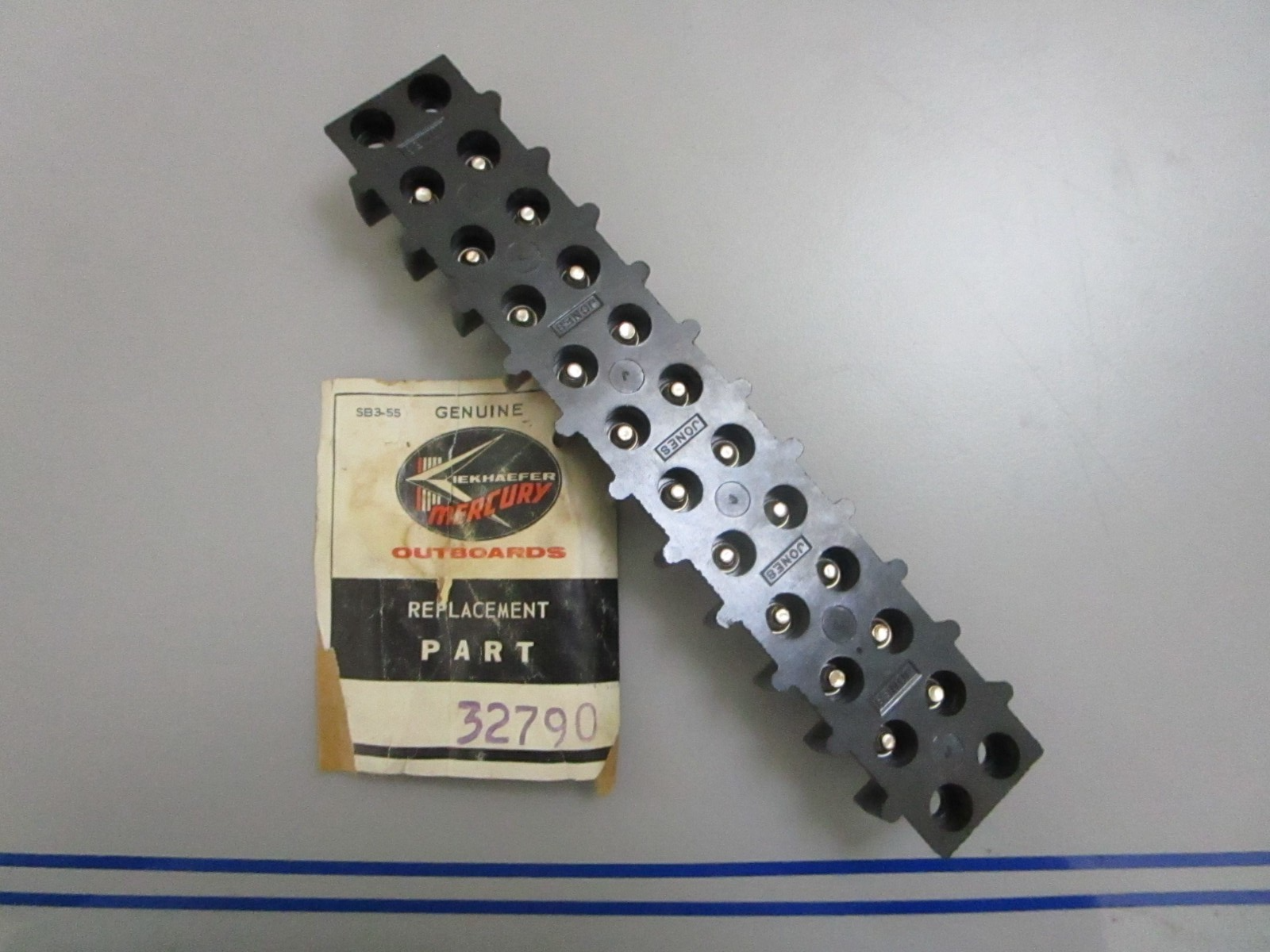 *NEW OEM* 0770 Mercury Quicksilver Mercruiser Terminal Block 32790
