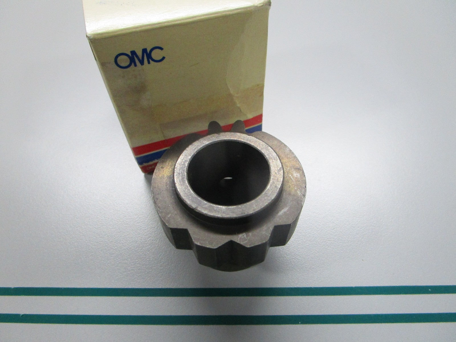 NEW OEM 124644 0124644 OMC Johnson Evinrude Drive Gear 0810