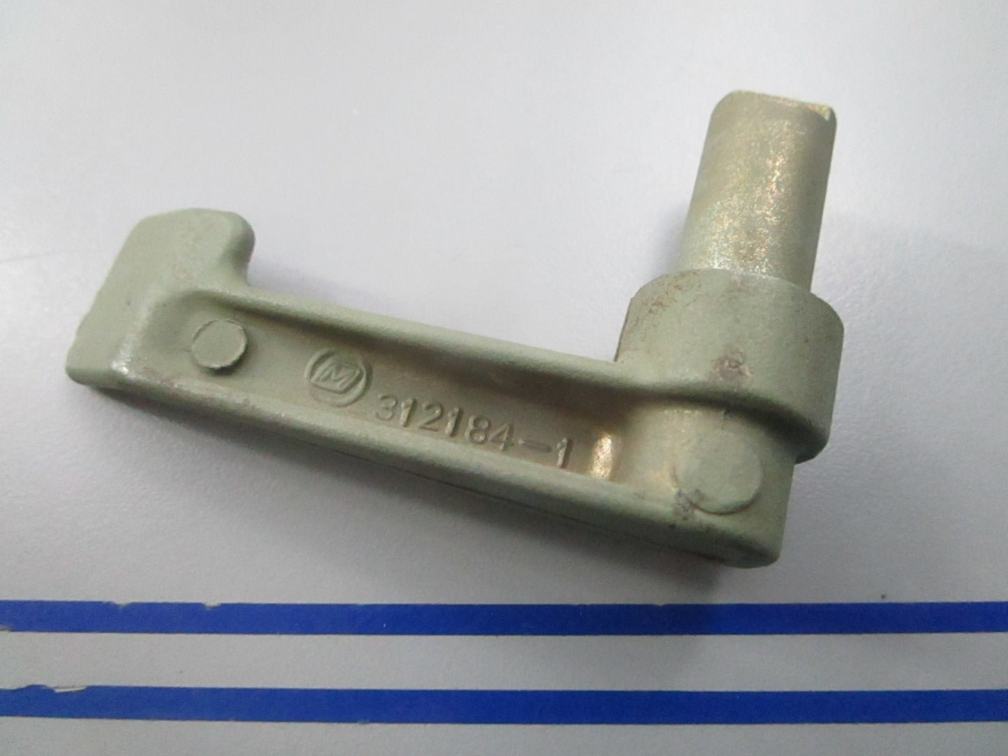 NEW OEM 312184 0312184 OMC Johnson Evinrude Latch Handle 0810