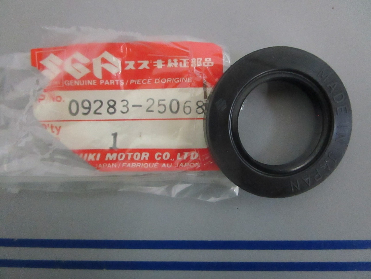 NEW OEM 09283-25068 Suzuki Oil Seal 0820