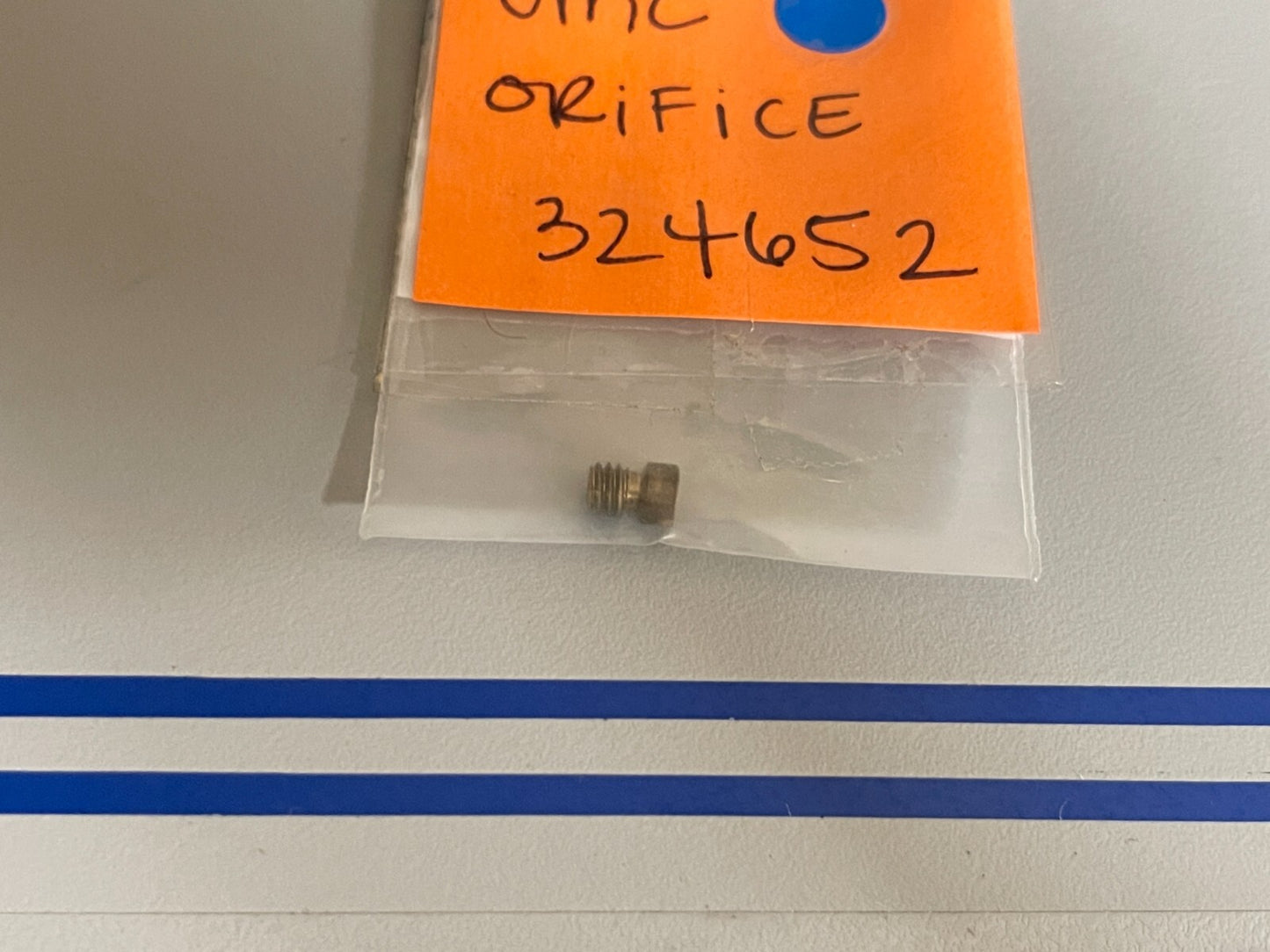 *NEW OEM* 0810 OMC Johnson Evinrude Orifice 324652 0324652