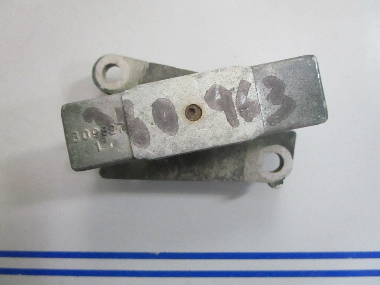 *NEW OEM* 0820 OMC Johnson Evinrude Mount 312122 0312122