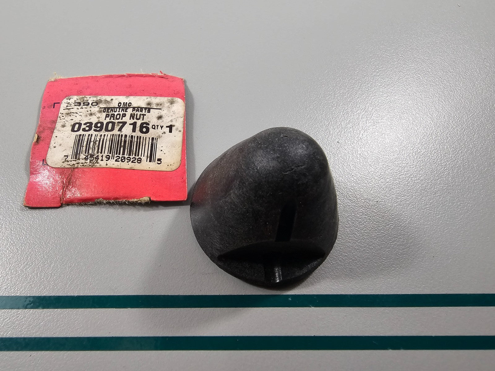 NEW OEM 390716 0390716 OMC Johnson Evinrude Prop Nut 0810