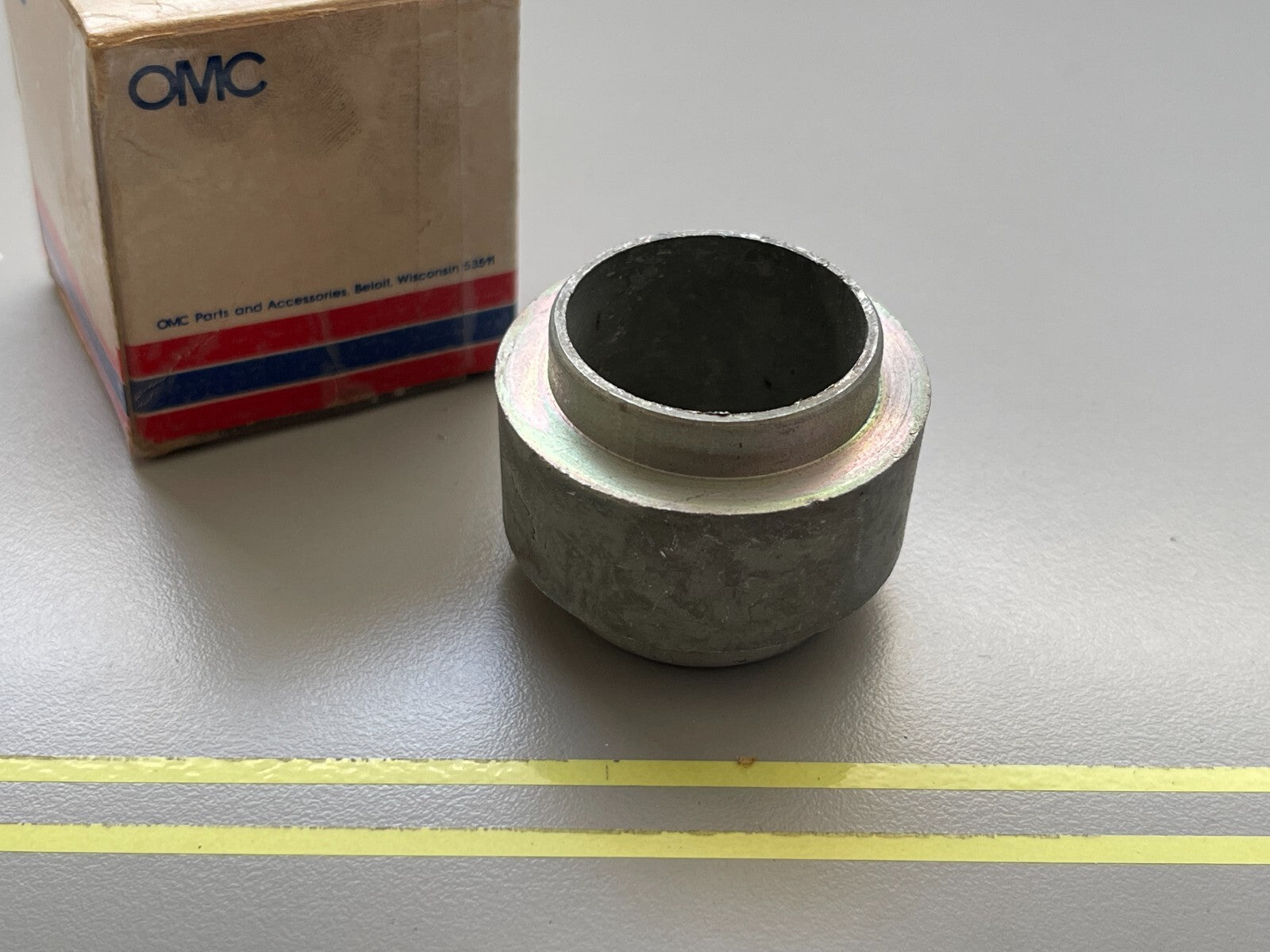 *NEW OEM* 0810 OMC Johnson Evinrude Adapter 305571 0305571