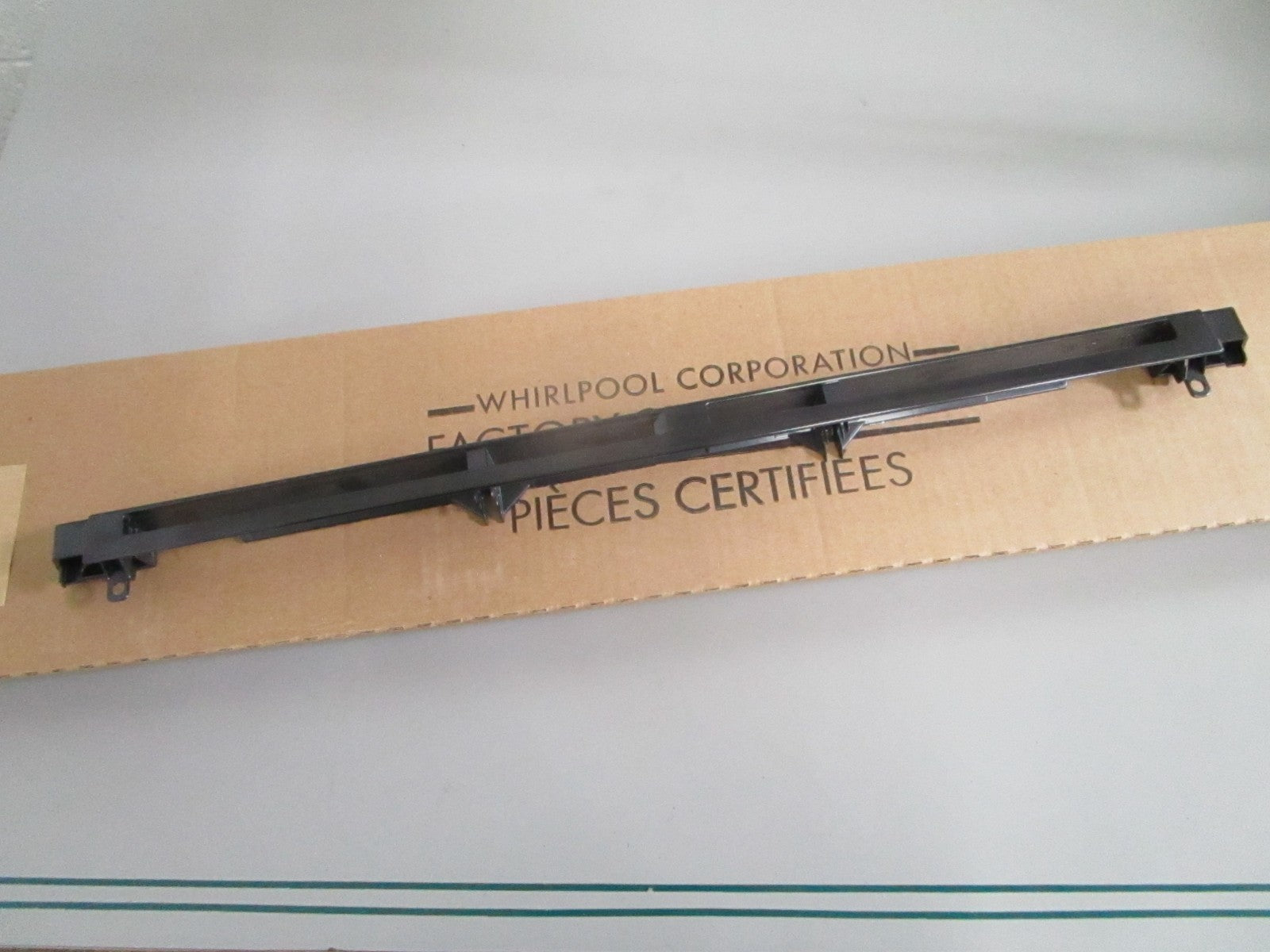 NEW OEM W10518369 Whirlpool Vent Trim 0820