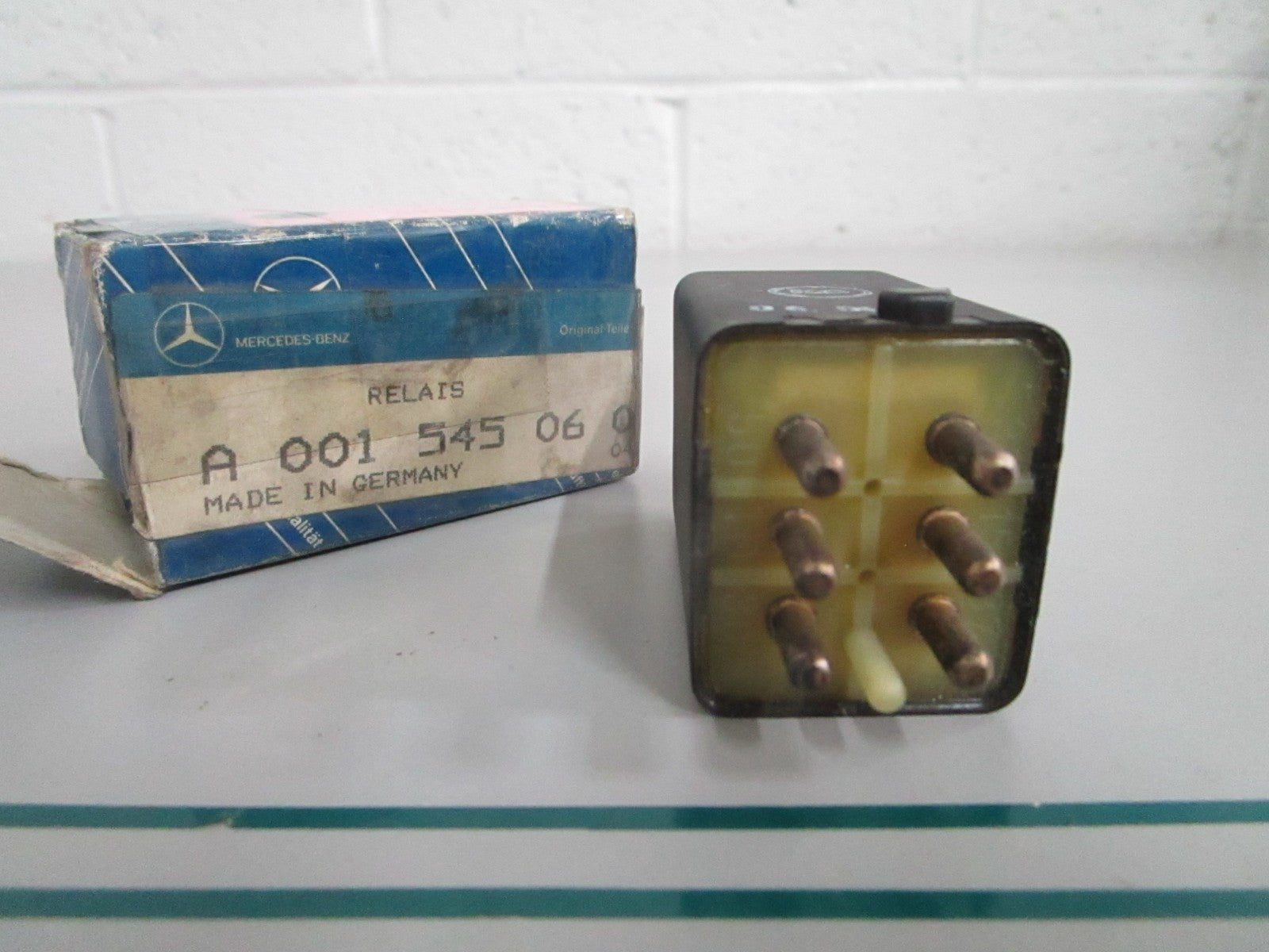 NEW OEM 0015450605 Mercedes-Benz Fuel Pump Relay 0820